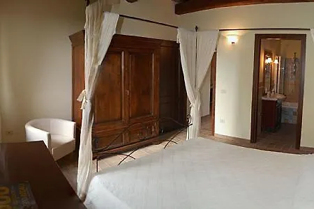 Sleeps 10 Pool Todi
