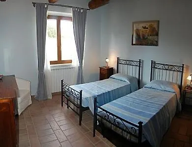 Sleeps 10 Pool Todi