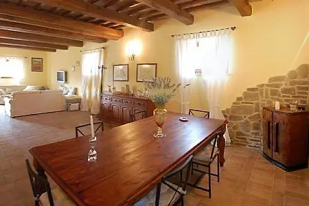Sleeps 10 Pool Todi